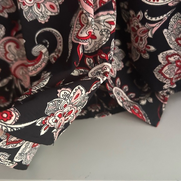 Faith and Joy Black and Red Floral Key Hole Blouse L - Picture 4 of 16